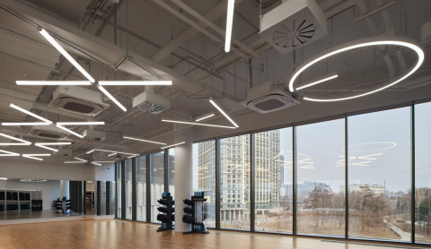 Large view of the lounge and training environment at Gate-X Fitness Club